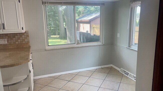 Photo - 3078 Escott Ave