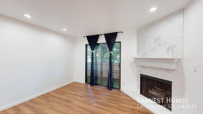 Photo - 10220 De Soto Ave Unidad 11