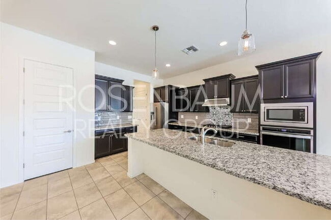 Photo - 18433 W Elm St