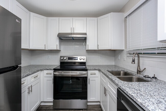 2BR, 1BA - 1,147SF - Kitchen