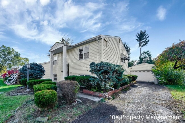 Photo - 907 Higbee Dr N