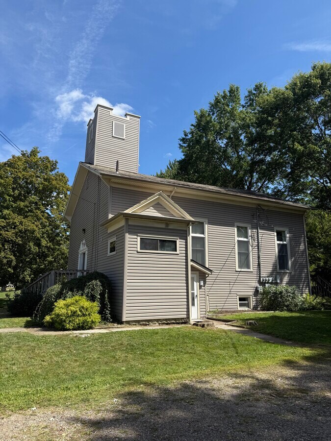 Side door Unit A - 5782 Chippewa Rd Unit D