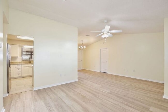 Photo - Gorgeous 3/2 Home with a 2 Car Garage Located in Well Maintained Cul-de-sac - Leesburg
