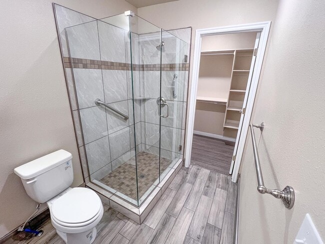 Photo - S109 Gemstone Properties - studio apartment *utilties included*