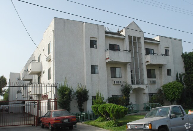 Building Photo - 2216-2218 Court St. Rental