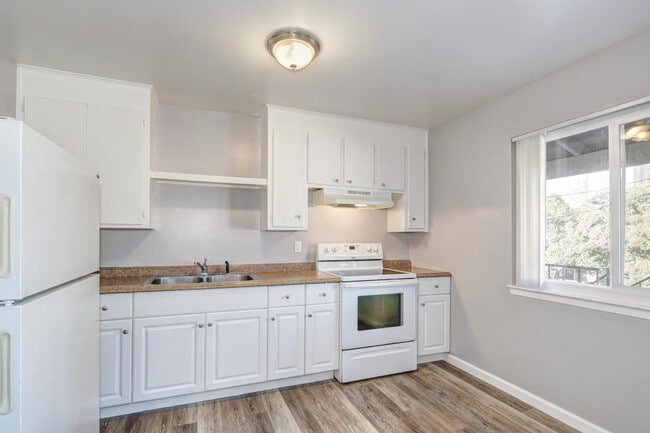 kitchen - 756 Cooper Ave