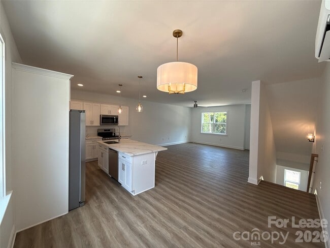 2106 Bombay Wy