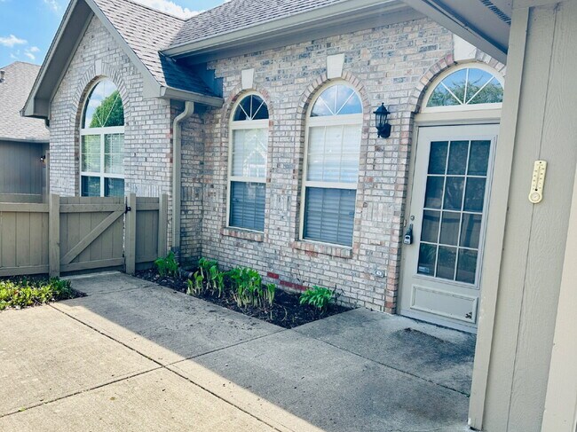 Well-Maintained Condo with 2 Bonus Rooms & Attached 2-Car Garage