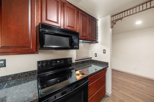 Photo - 1880 White Oak Dr Unidad 181