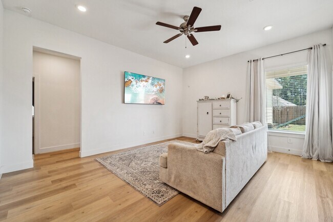 Photo - 788 Yellow Birch Ln