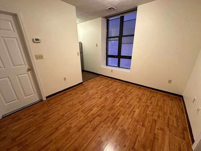 Building Photo - 68 Essex St Rental