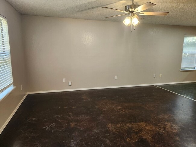 Photo - 1911 Watts Rd