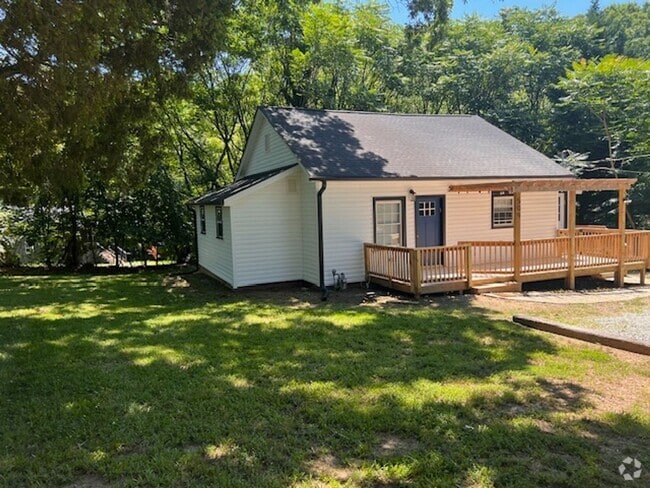 Building Photo - Charming Hillsborough Ranch! Rental