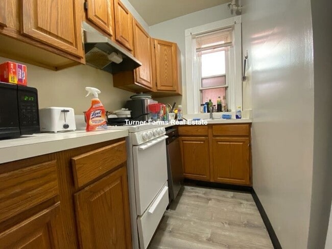 Building Photo - 463 Park Dr Unit 17