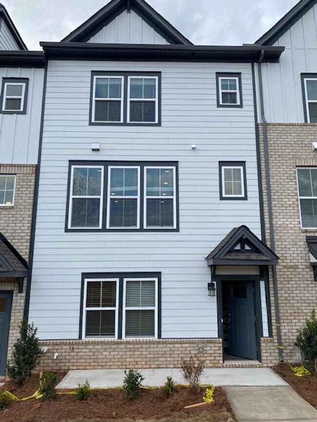 Fantastic 3BR/2.5BA Townhome located in Th... - Fantastic 3BR/2.5BA Townhome located in Th...