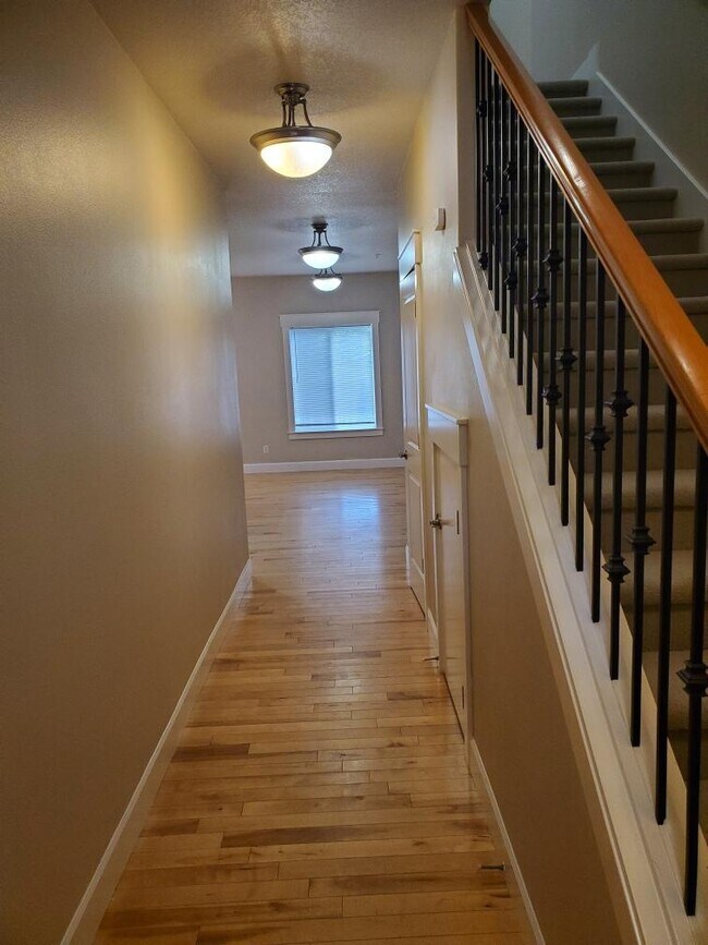 Photo - 211 Silver St