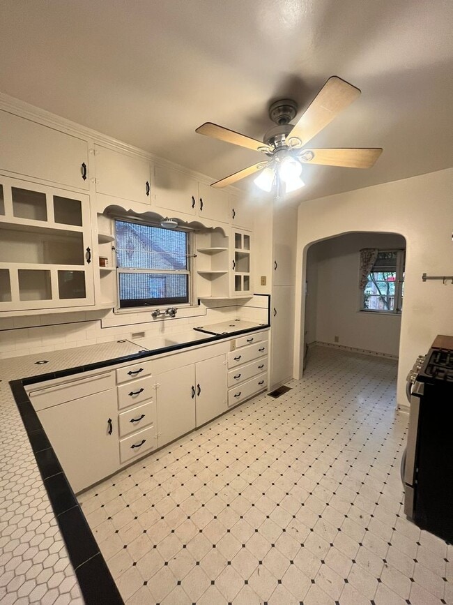 Photo - 1625 W Burrel Ave