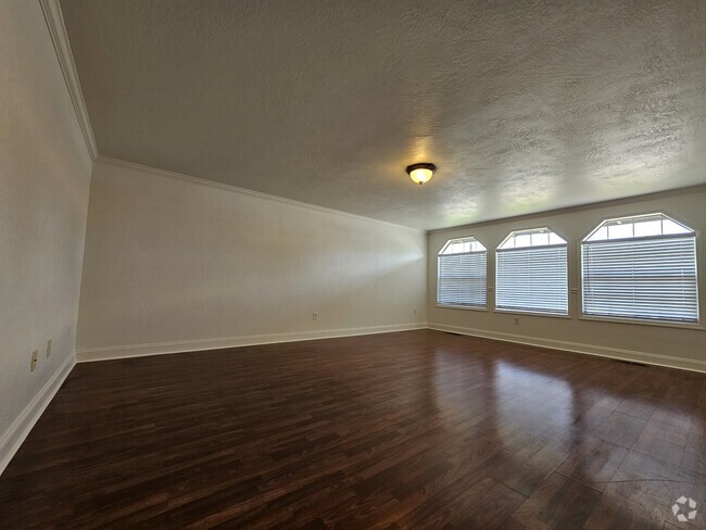 Building Photo - 1823 Valley View Dr Rental