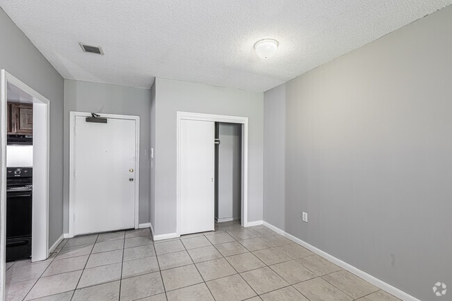 1BR, 1BA Classic - 803SF - Dining Room