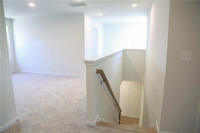 Photo - 19 Springwood Ln