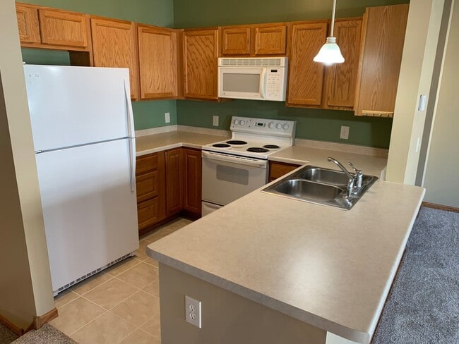 Photo - 2 Bed/1.5 Bath Townhome- Cottage Grove- Available August 1st 2026