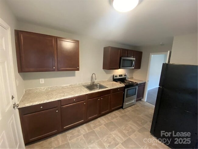 Photo - 722 E Pine St