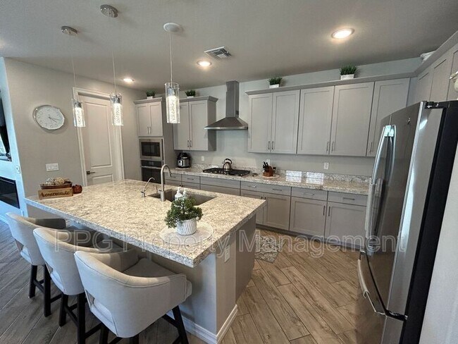 Photo - 15265 W Moreland St