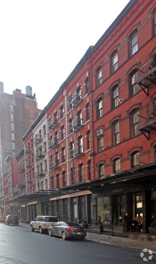 Photo - 182 Duane St