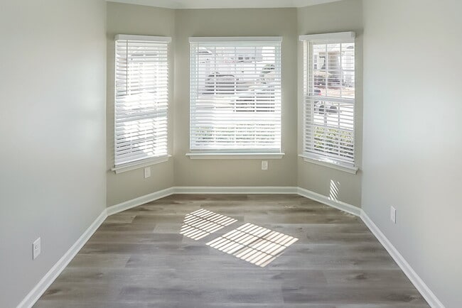 Photo - 550 Hill Crest Cir