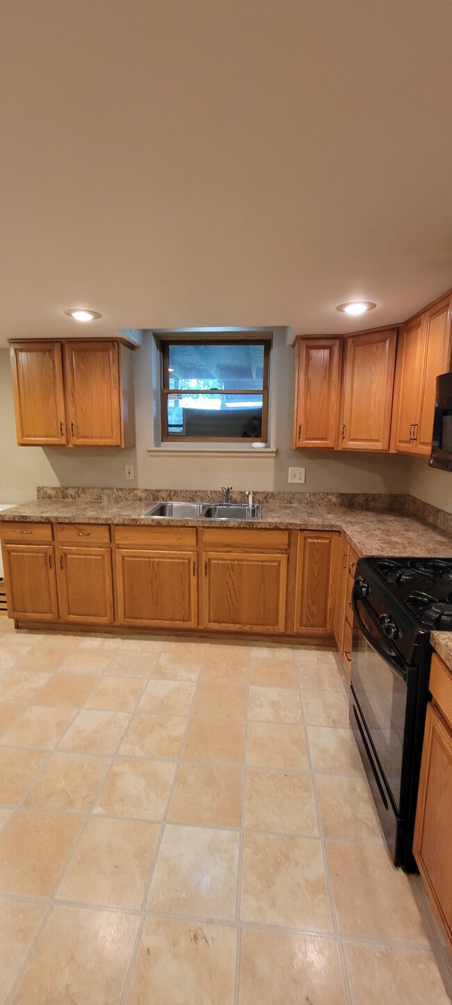 Photo - 112 Tyler Dr Unit 1