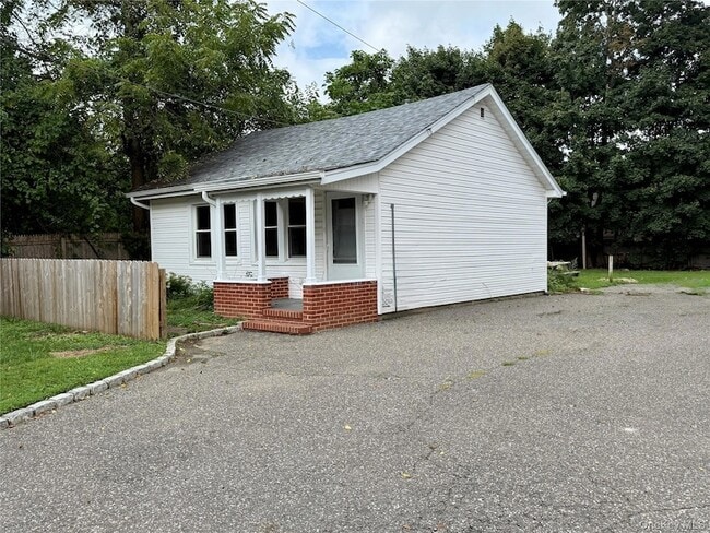 Building Photo - 455 Moriches Rd