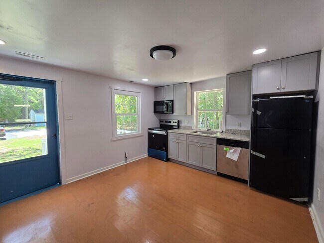 Photo - 2009 Bain Dr