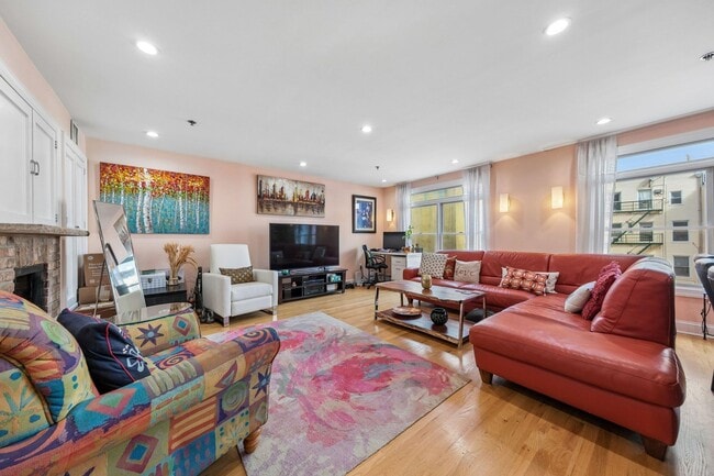 Building Photo - 331 Jefferson St Unit 2