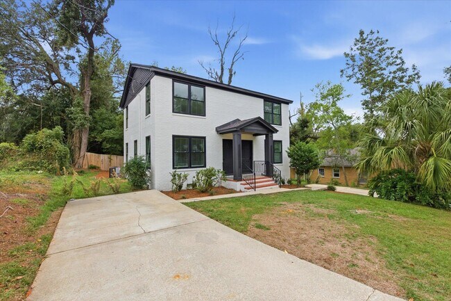 Photo - 421 E Jennings St