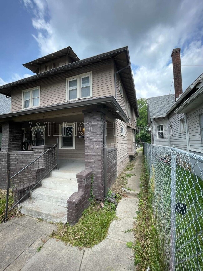 Photo - 4214 E Washington St