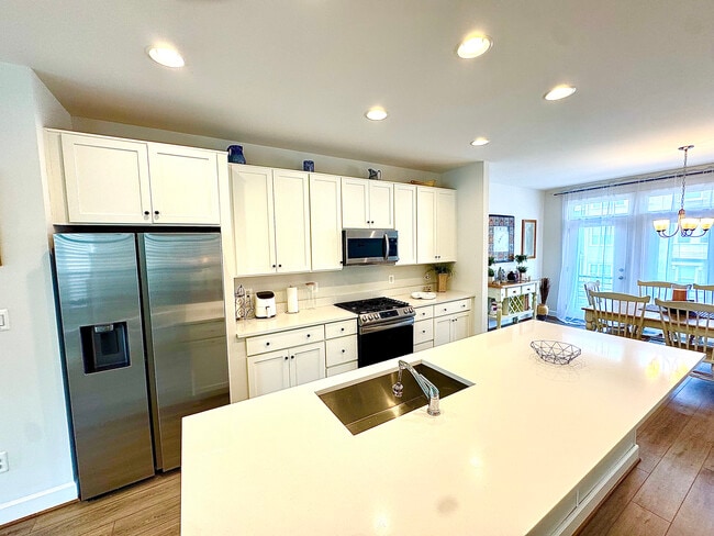 Kitchen - 5205 Ridgeview Retreat Dr