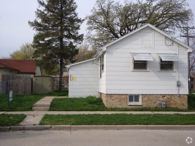 Building Photo - Cute 1 Bedroom 1 Bath Single family home i...