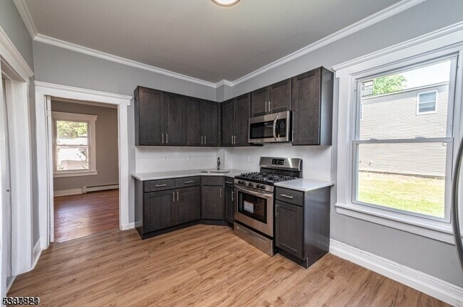 Photo - 1099 Ringwood Ave Unidad B