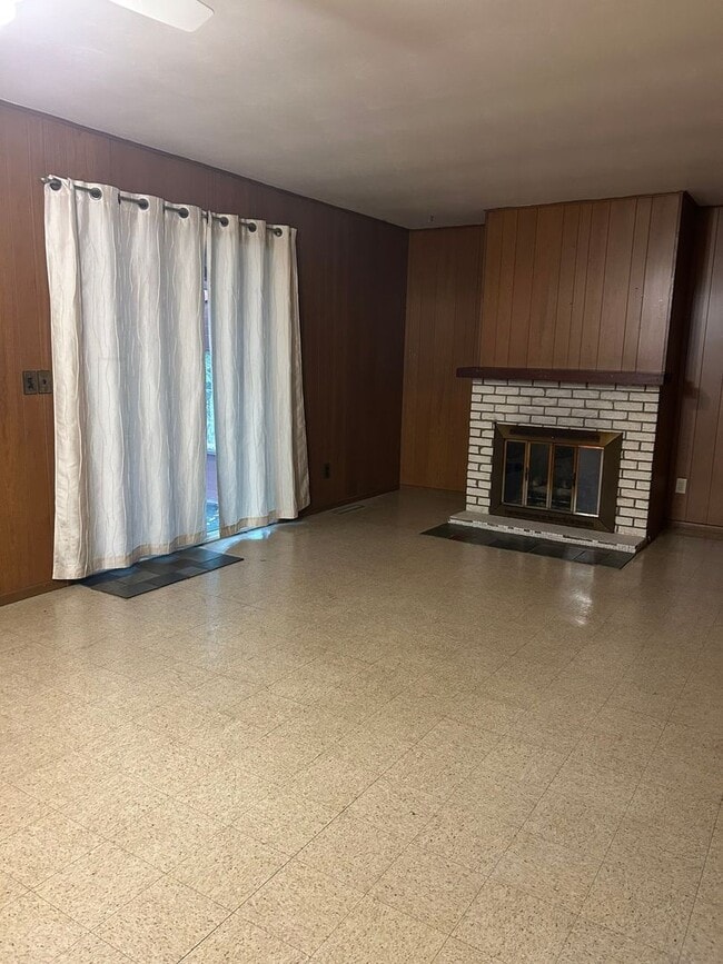 Photo - 3 Bedroom, 2 bath in the quiet Woodcliff Acres community