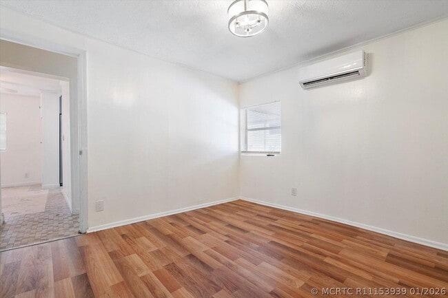 Photo - 236 SW 14th St