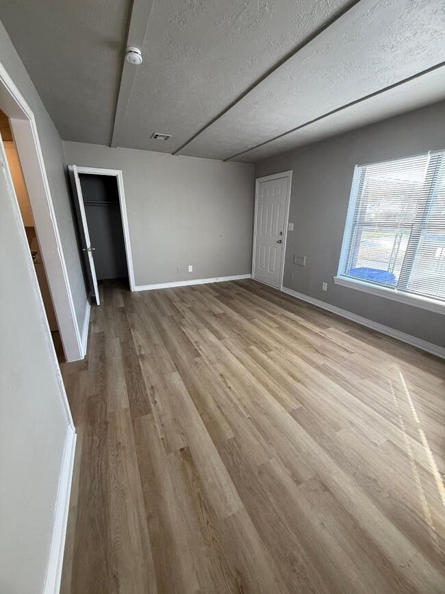 Photo - 1 Bed 1 Bath Duplex For Lease Now!
