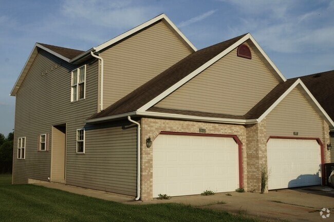 Building Photo - Spacious 2-bedroom townhomes in Stoughton....