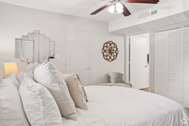 Marilyn, 2 habitaciones, 1.5 baños - 1,000 pies cuadrados - Dormitorio principal