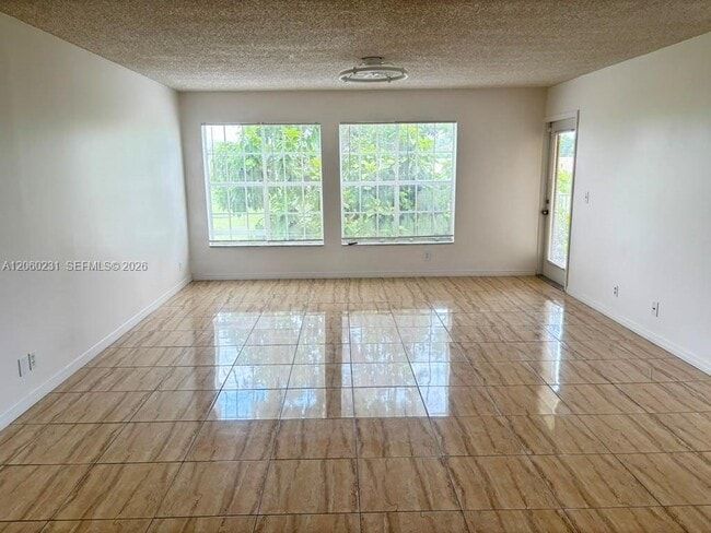 Building Photo - 6292 La Costa Dr Unit H