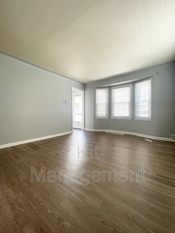 Photo - 2114 Berdan Ave