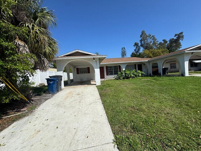 Building Photo - 4903 24th St W Unit A