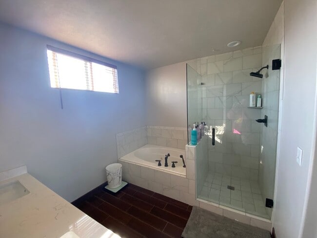 Photo - 880 W 2310 N
