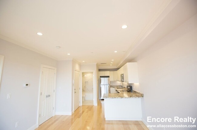 Photo - 296 Beacon St Condominio Unidad 9