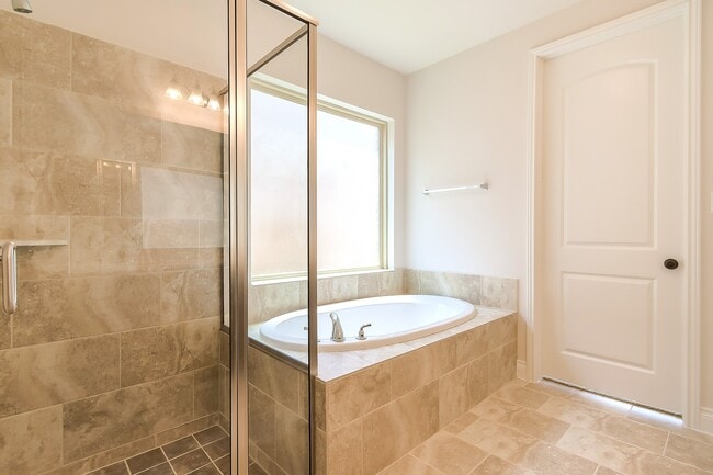 Photo - 3410 Willow Cres Ct