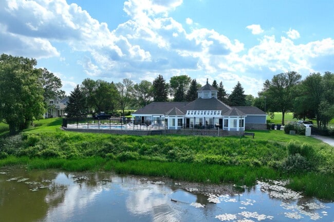 Hazeltine Shores - Hazeltine Shores Apartments